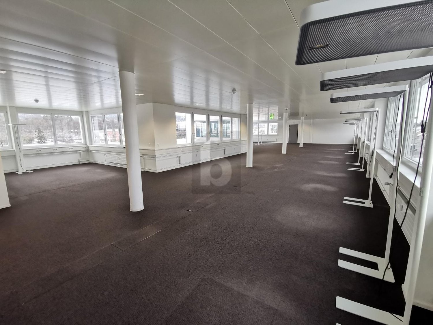 309m² office