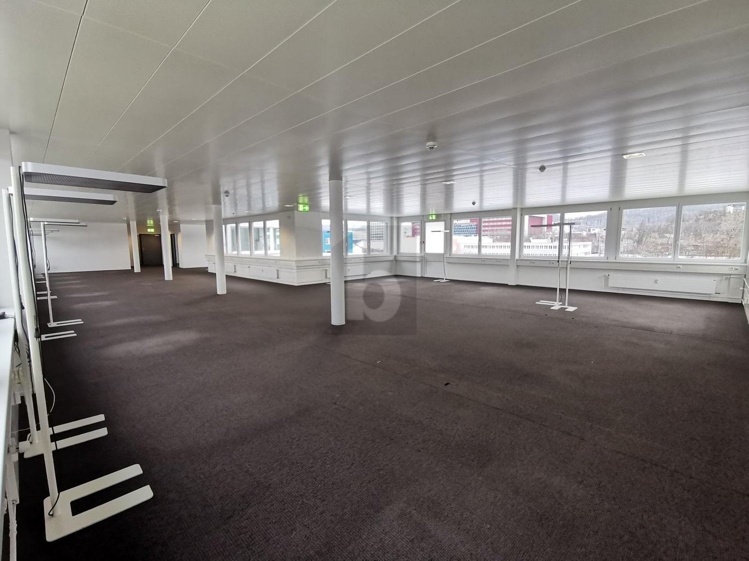 309m² office
