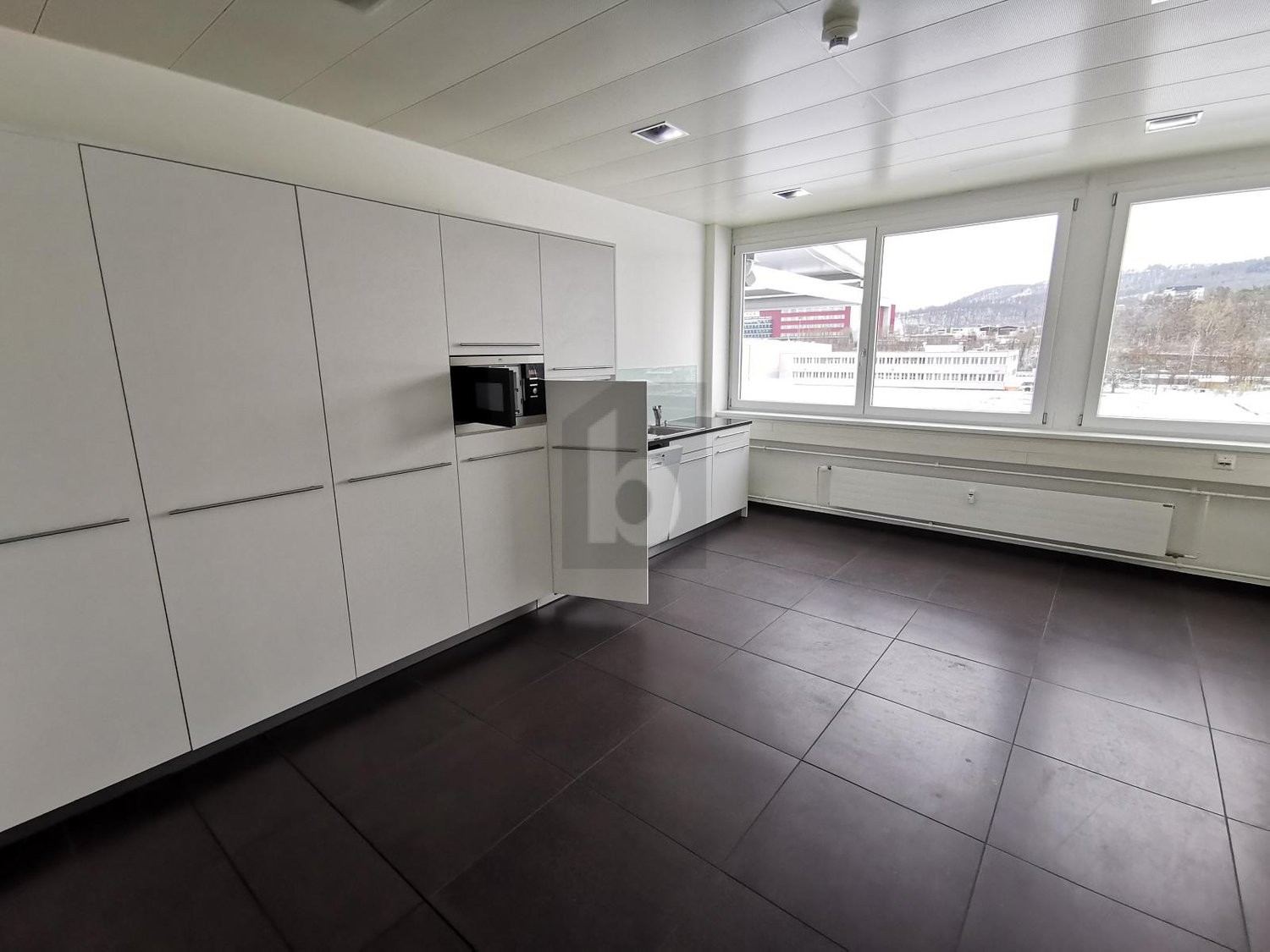 309m² office