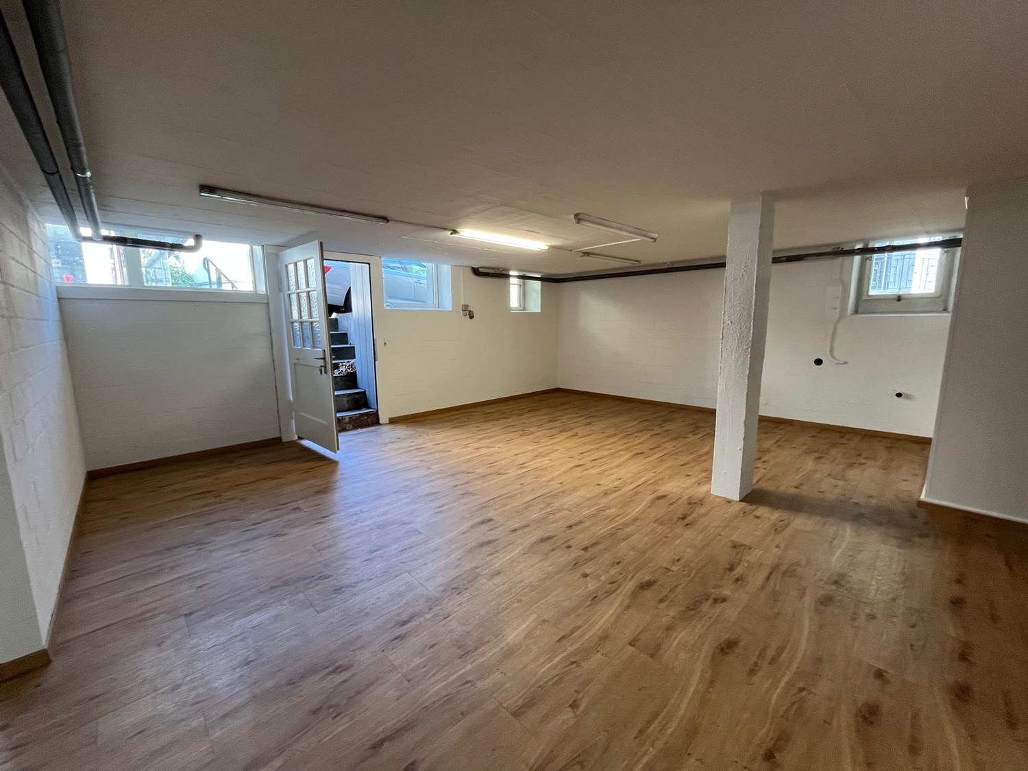 64m² office