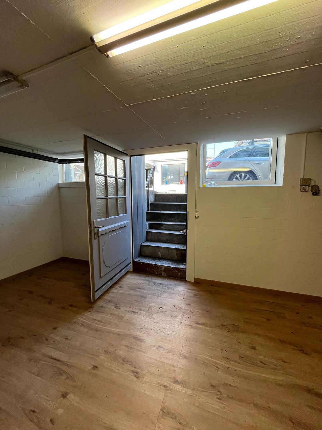 64m² office