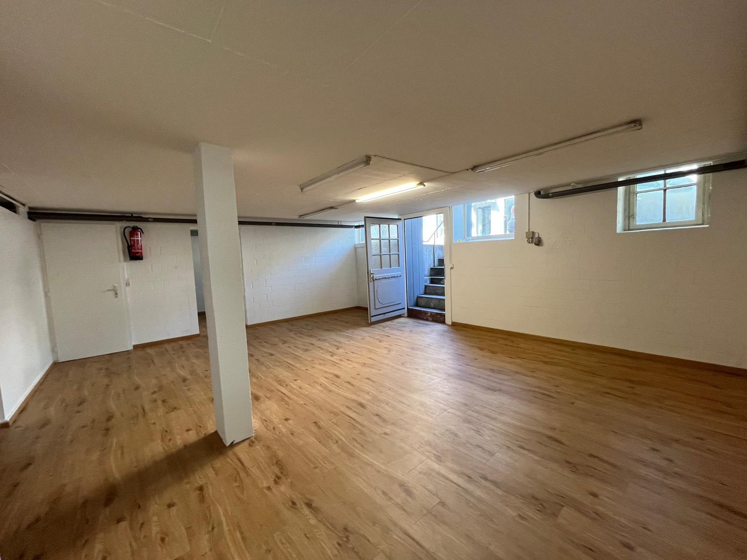 64m² office