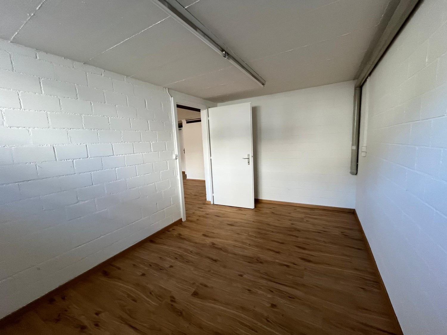 64m² office