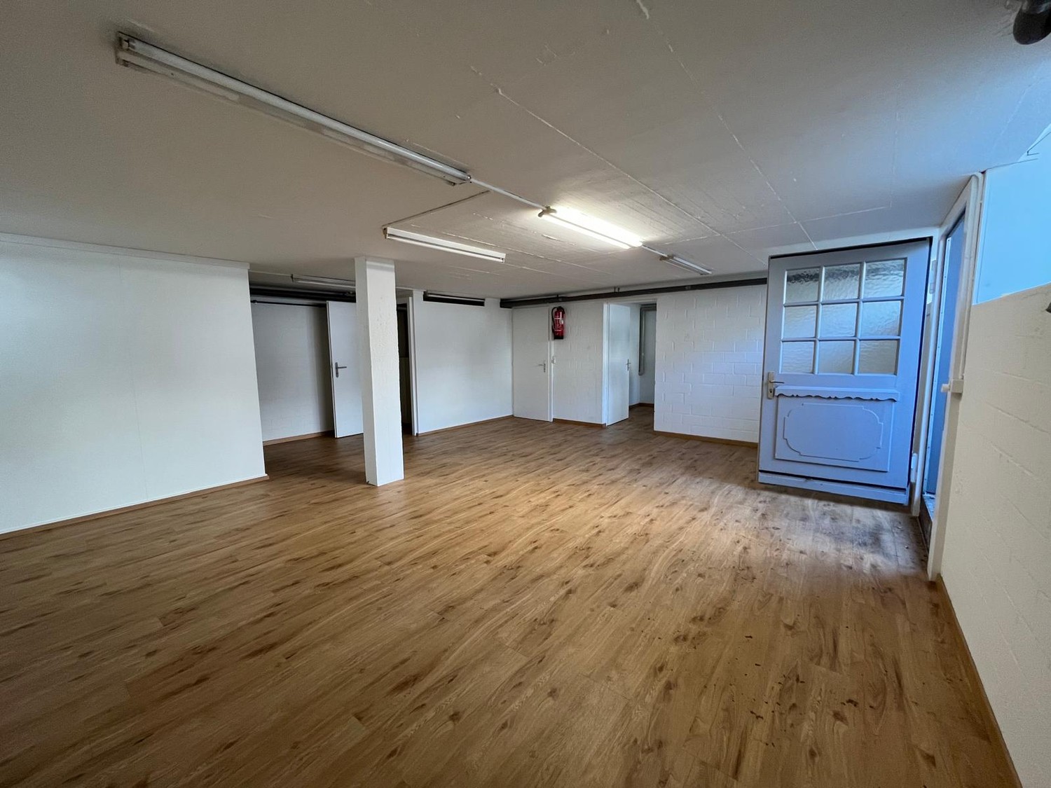 64m² office