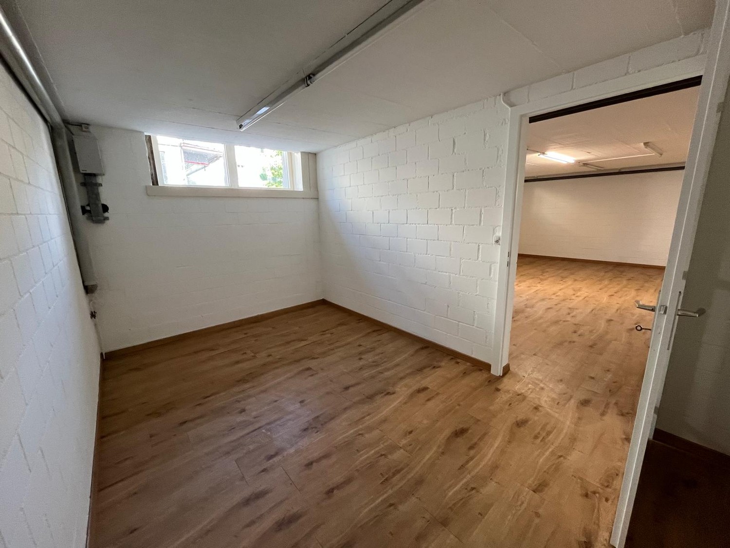64m² office