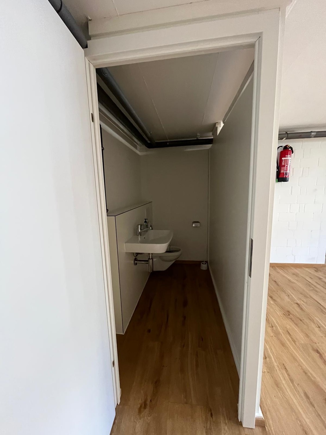 64m² office