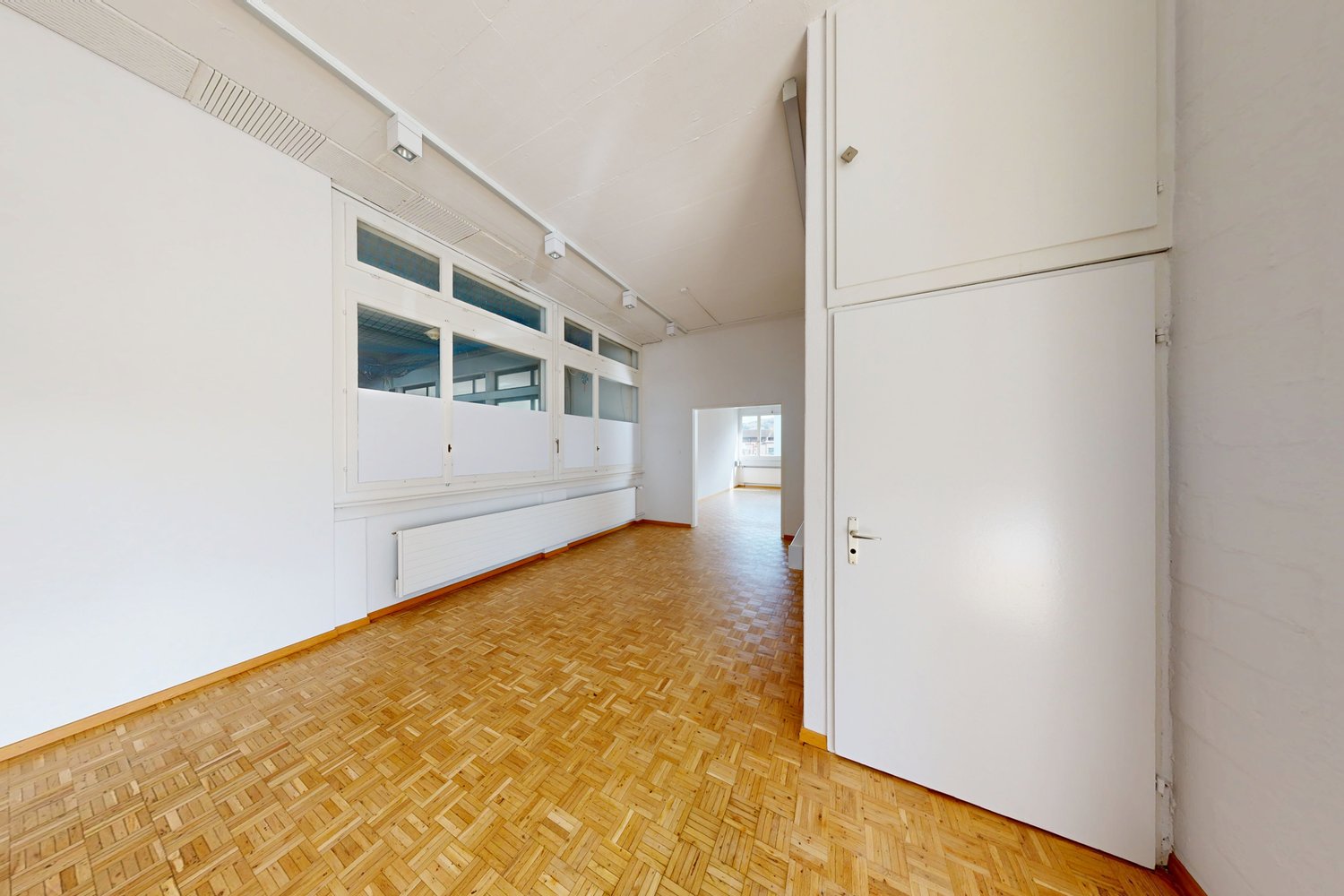 282m² office