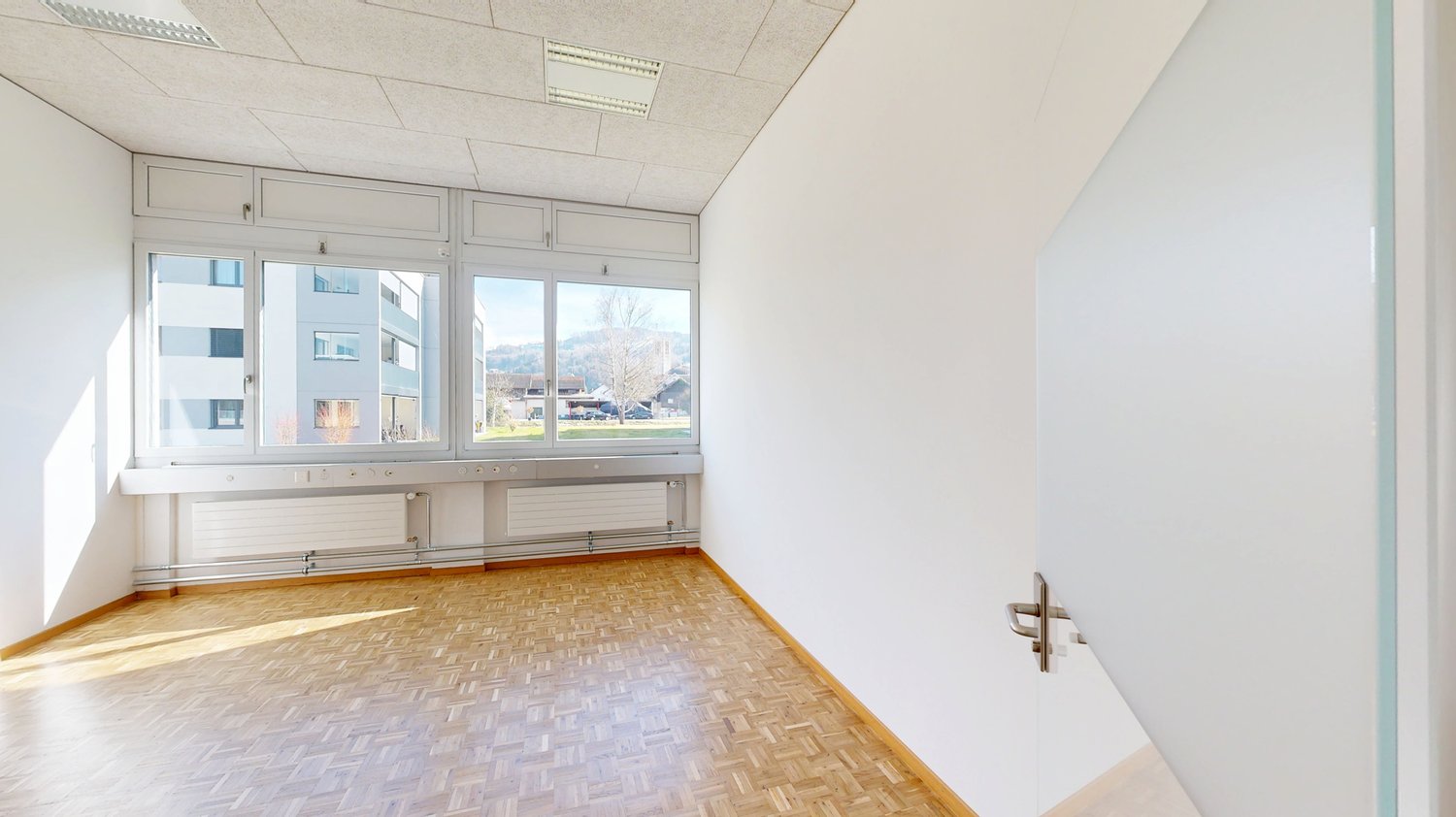 282m² office