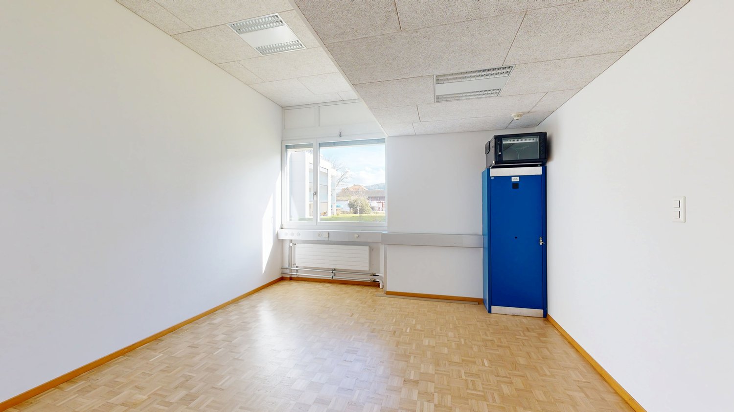 282m² office