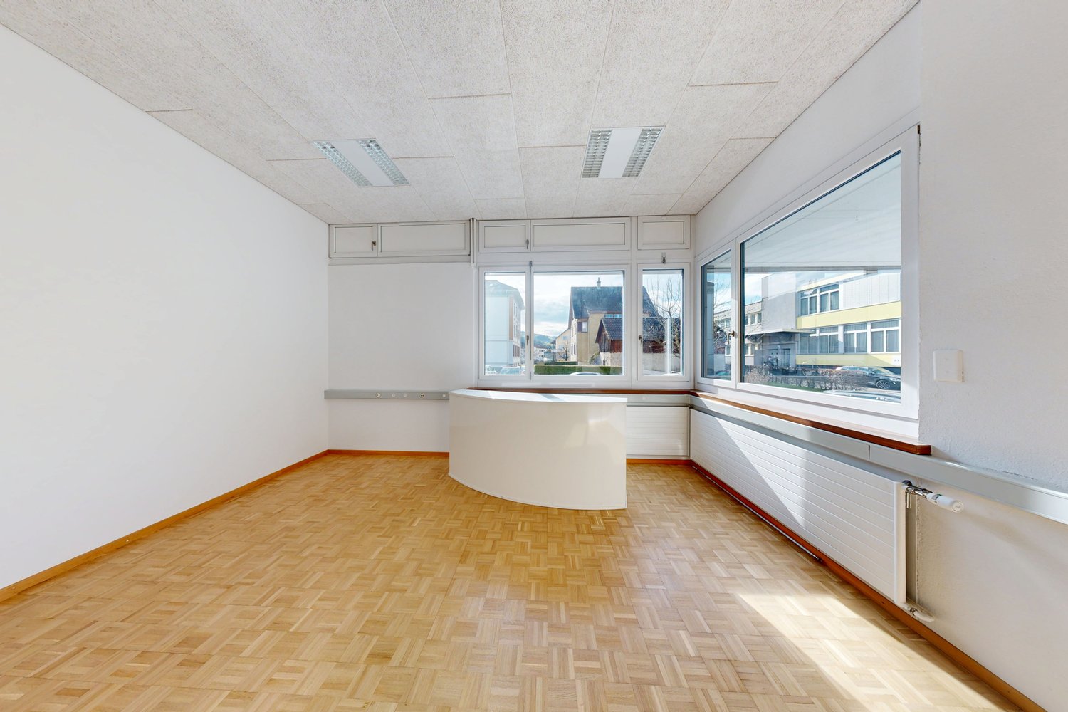 282m² office