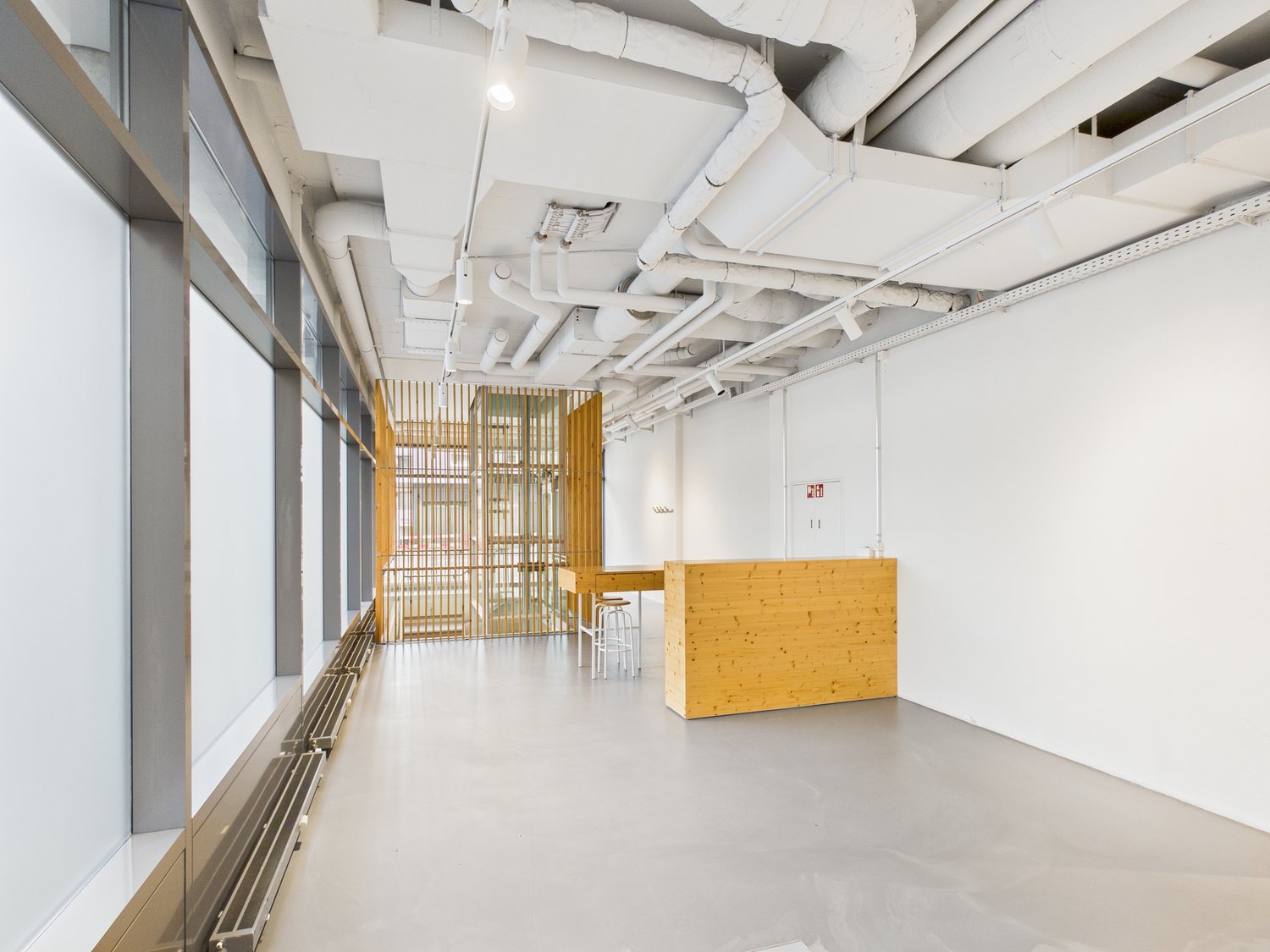 333m² shop