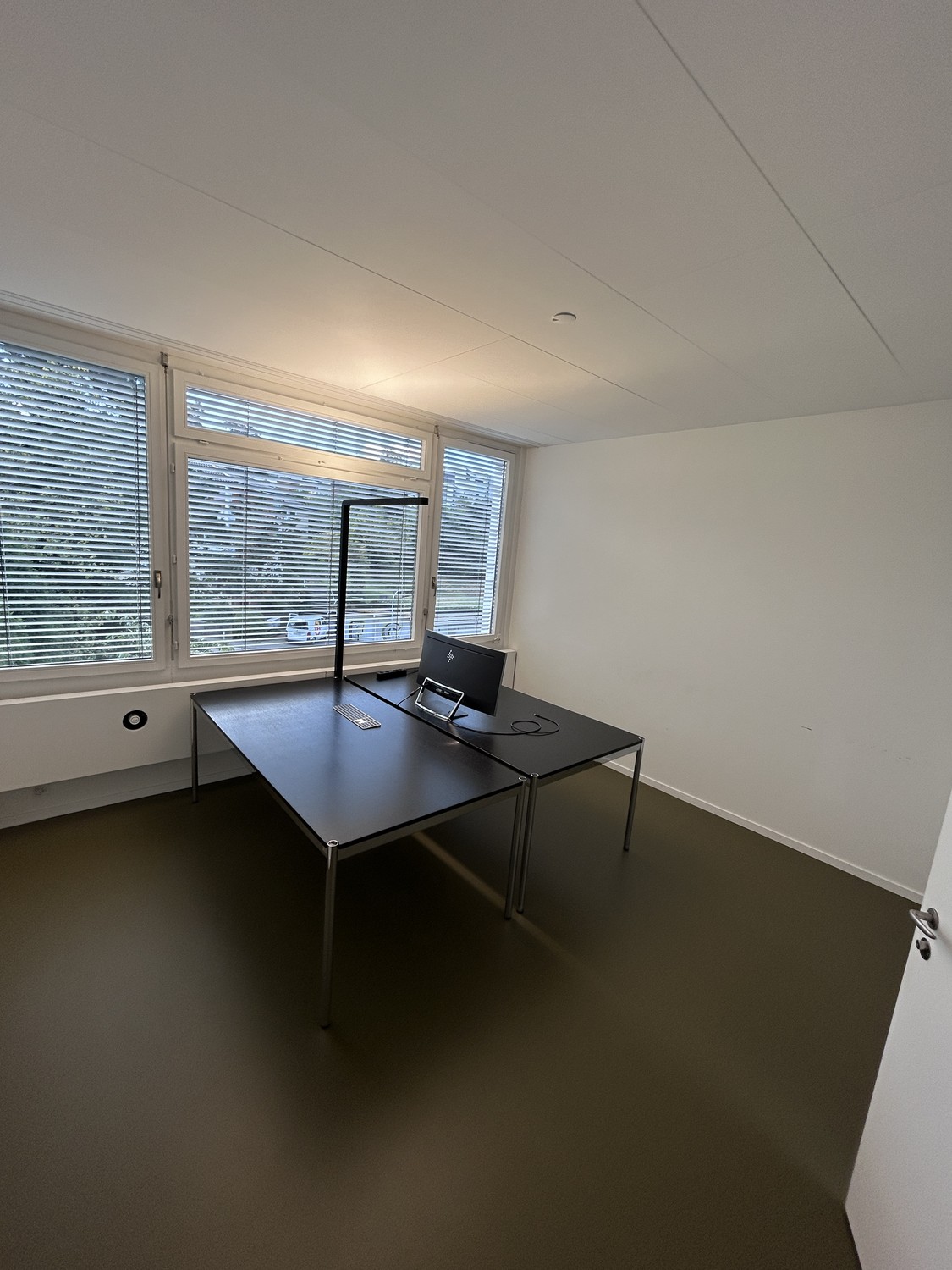Bureau de 11-80m², photo 1 sur 6