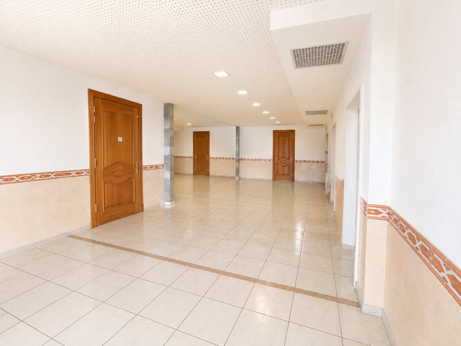 230m² Büro, Foto 3 von 5