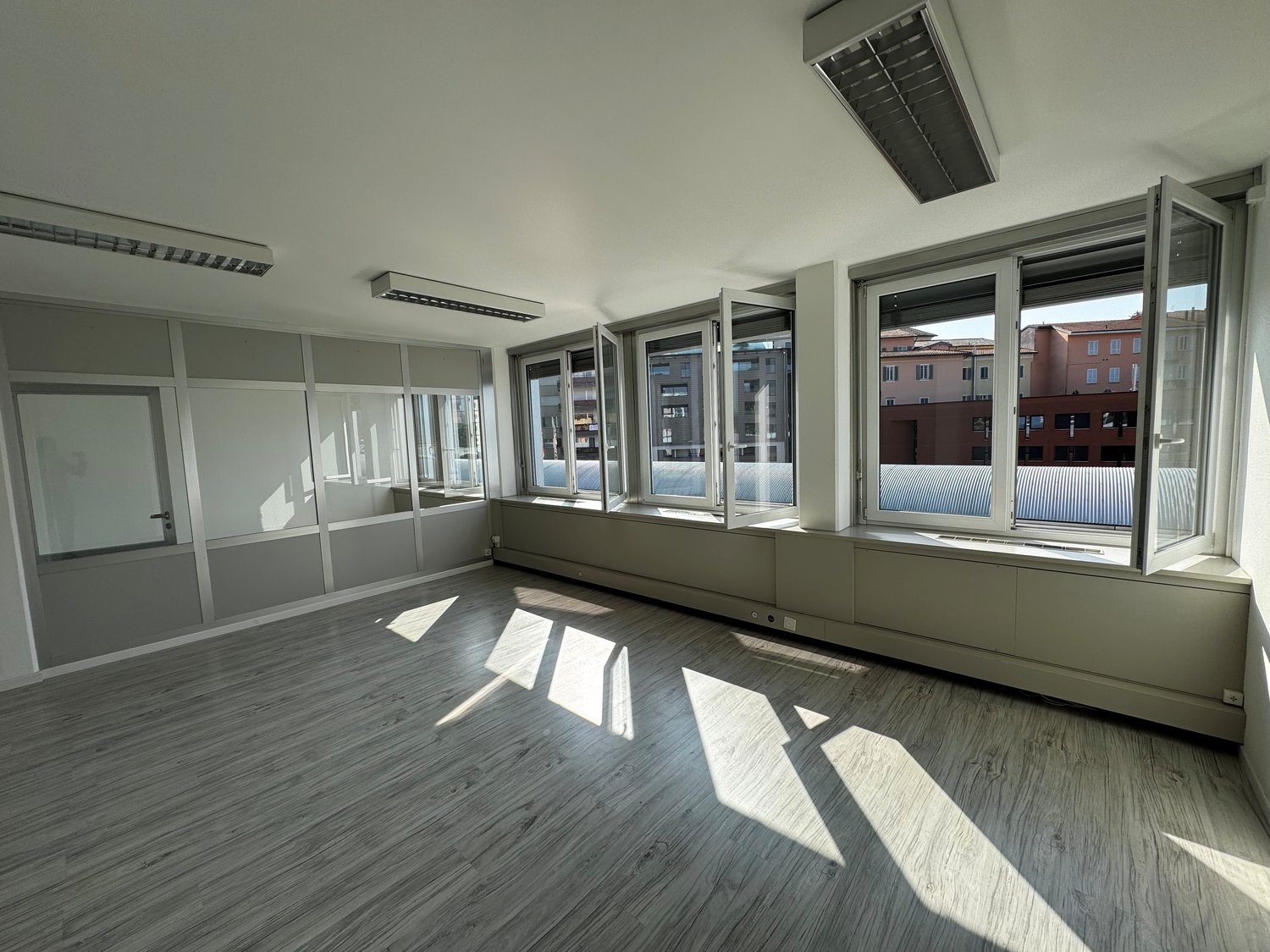 Office, foto 4 di 6