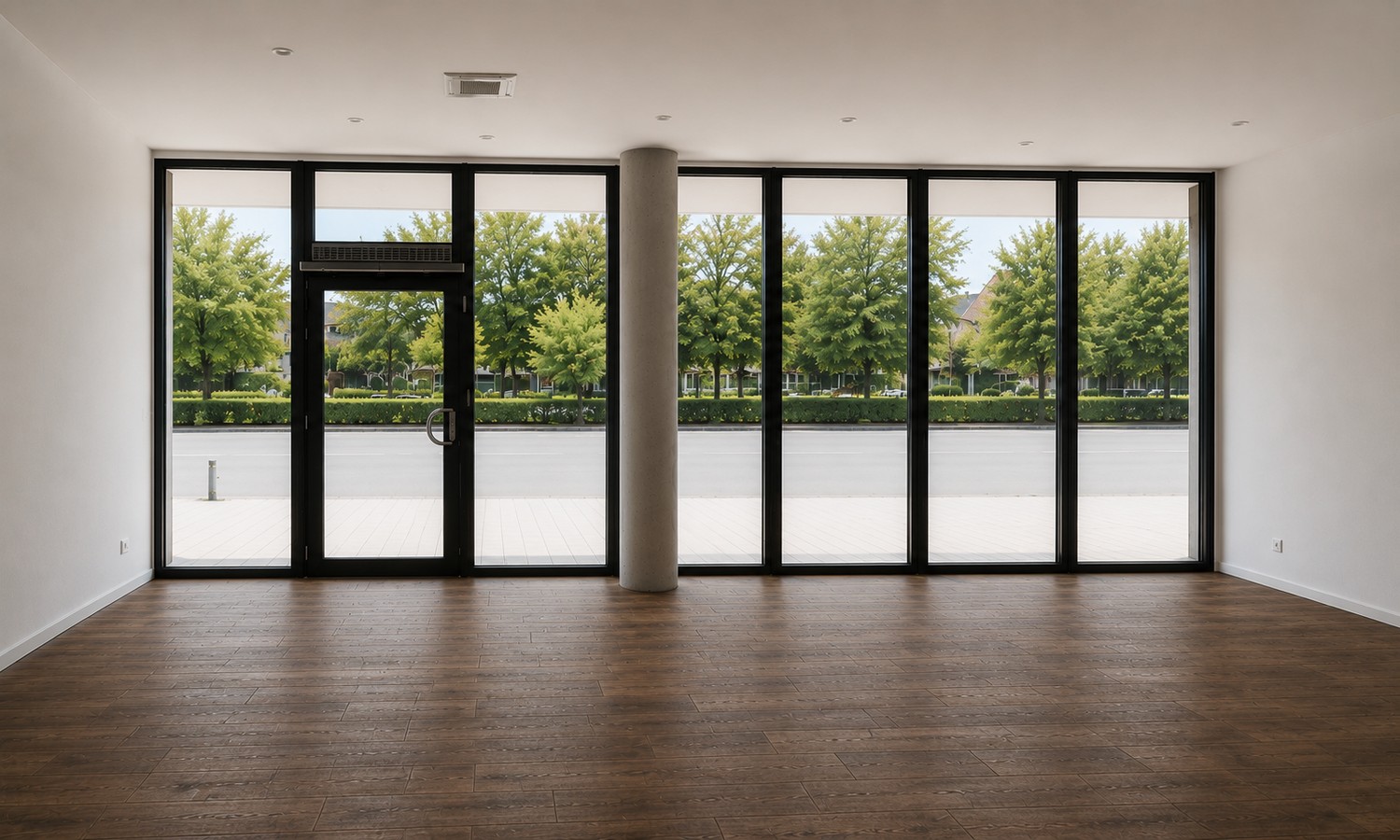 110m² commercial