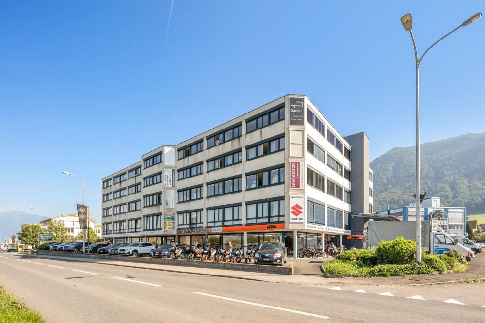 254m² shop