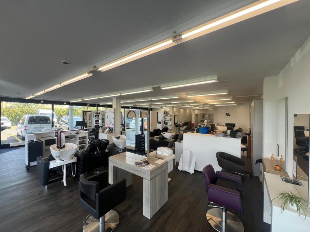 254m² shop