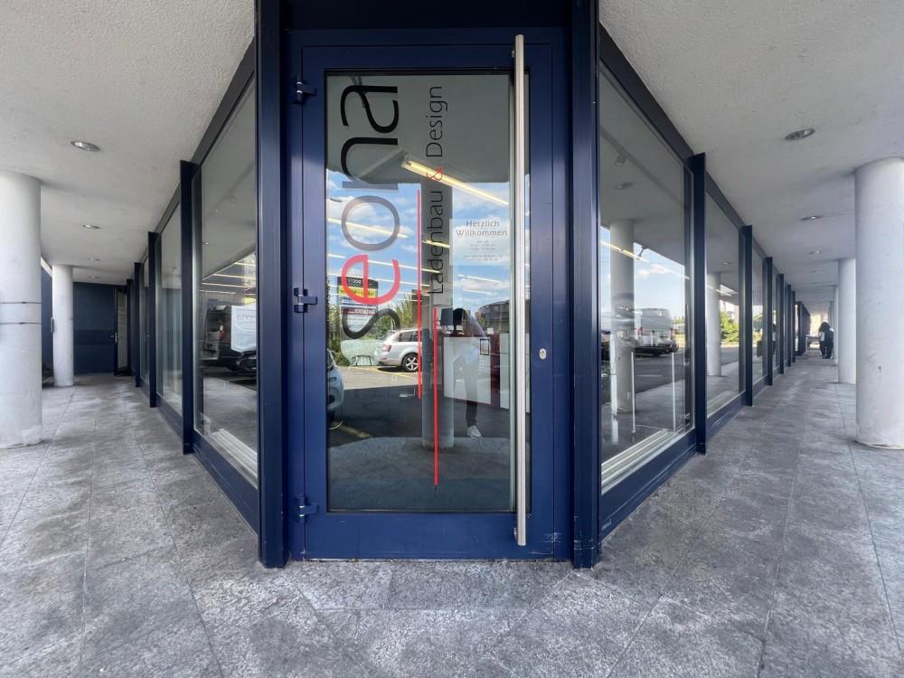 254m² shop