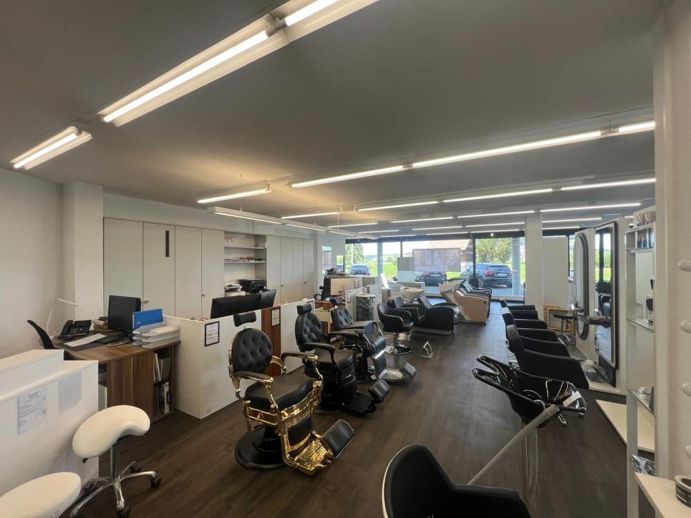 254m² shop
