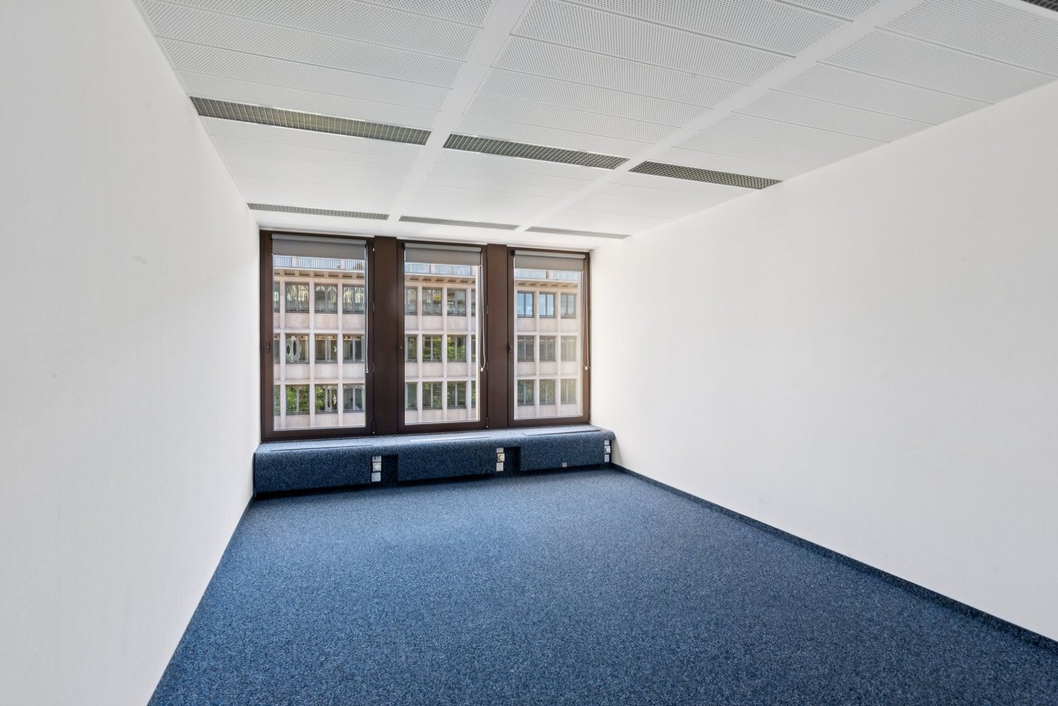 345m² Büro, Foto 3 von 10