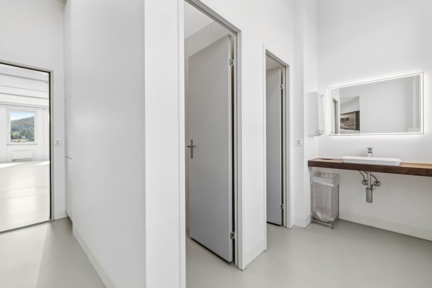 335m² office