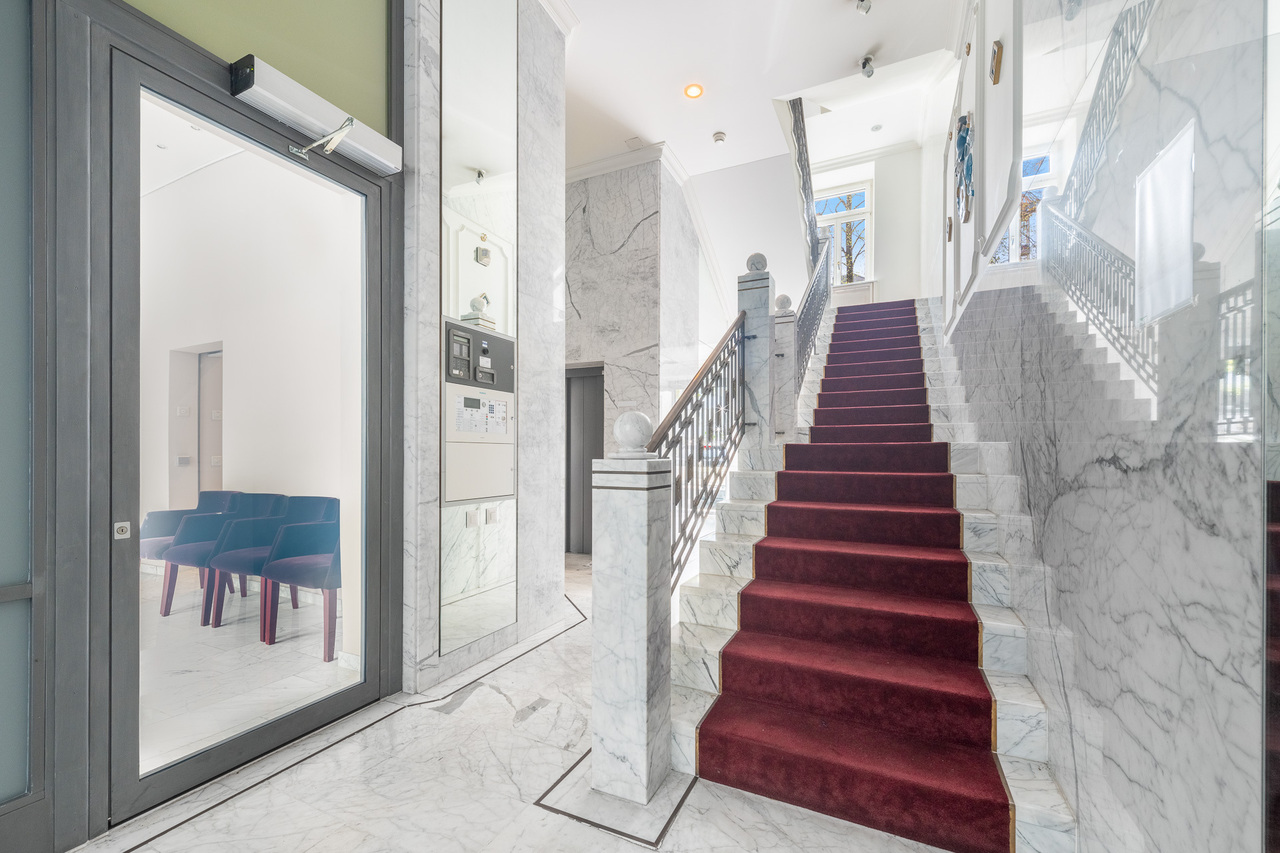 457m² office