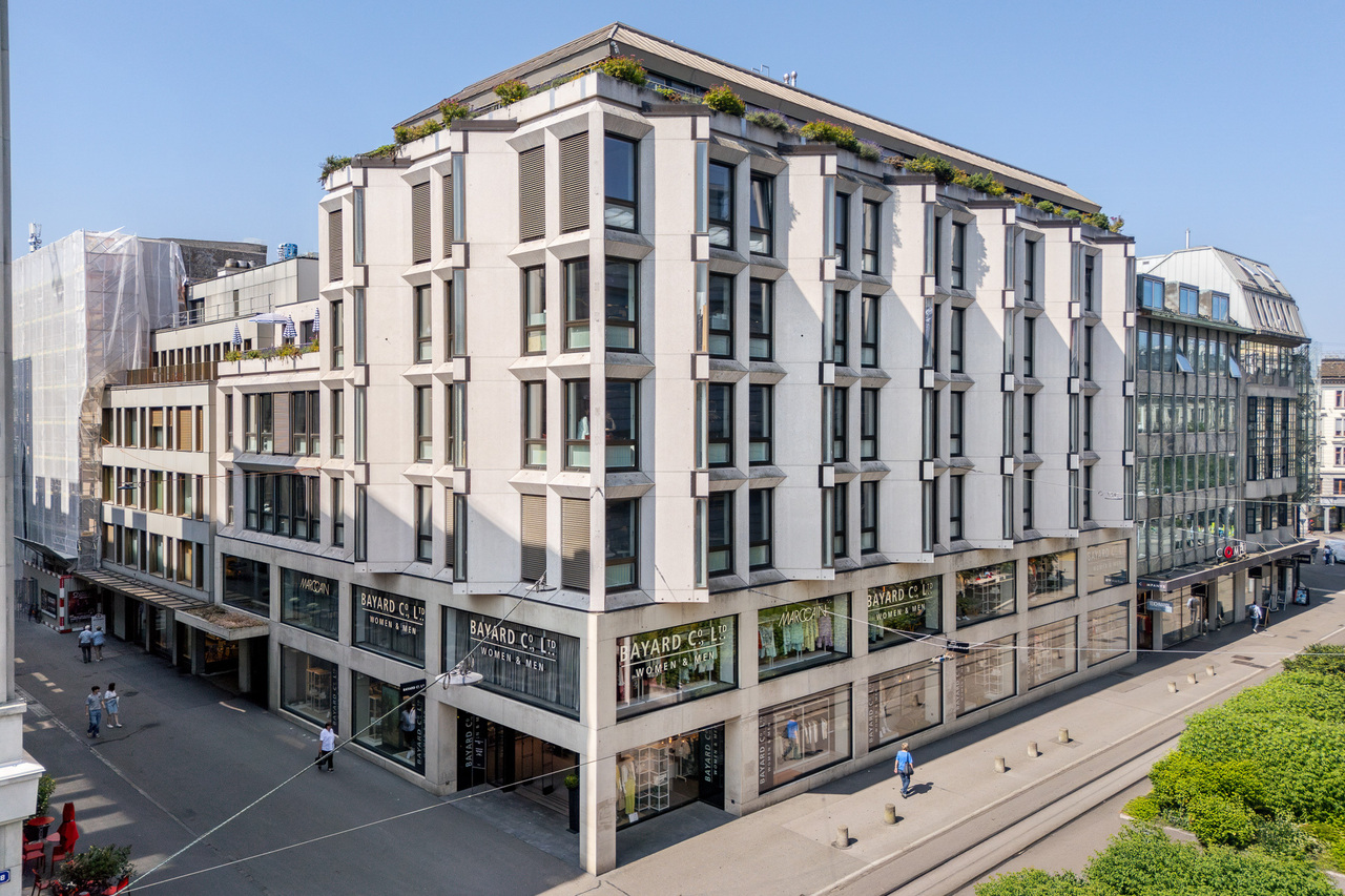 2300m² office