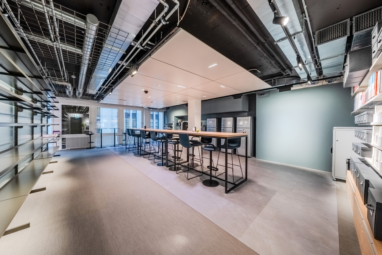 2300m² office