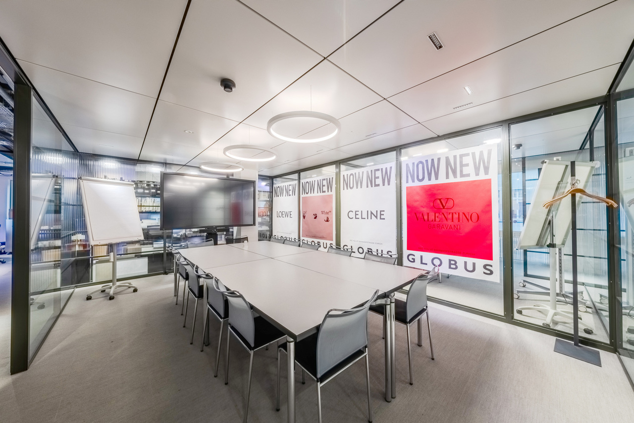 2300m² office