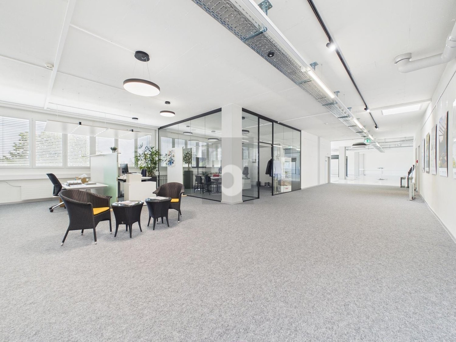950m² office