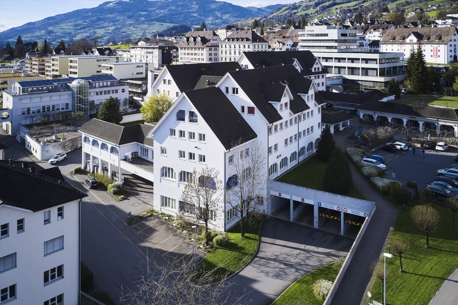 180m² office