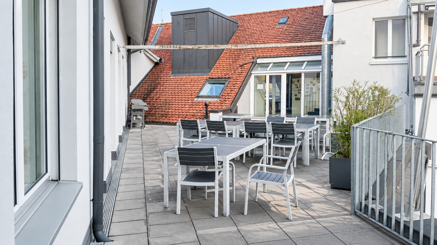 1140m² office