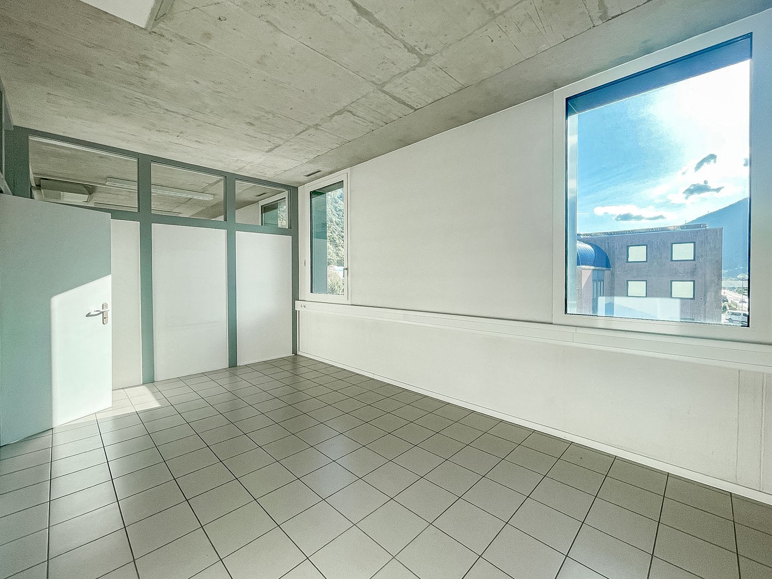 245m² office