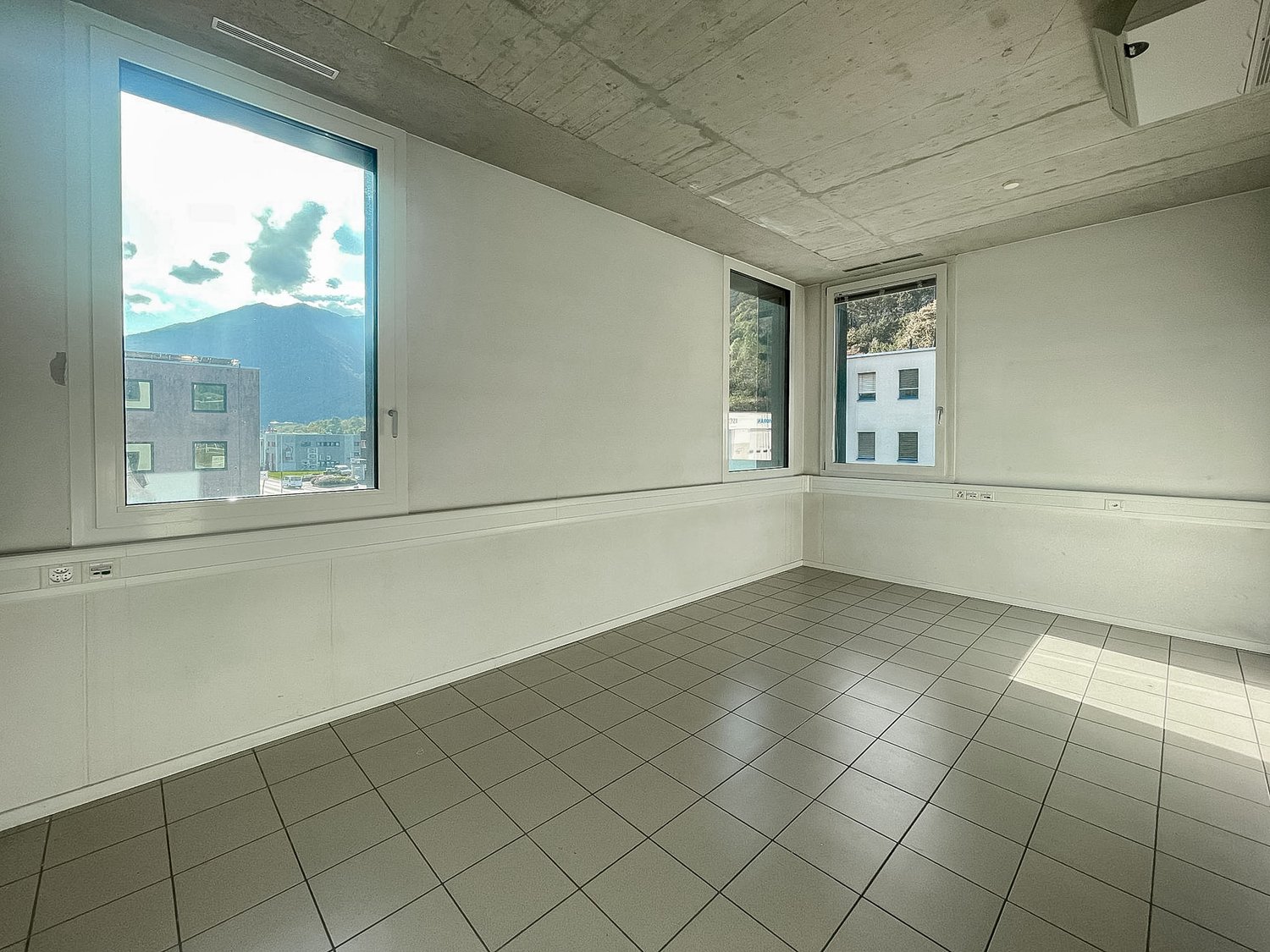 245m² office