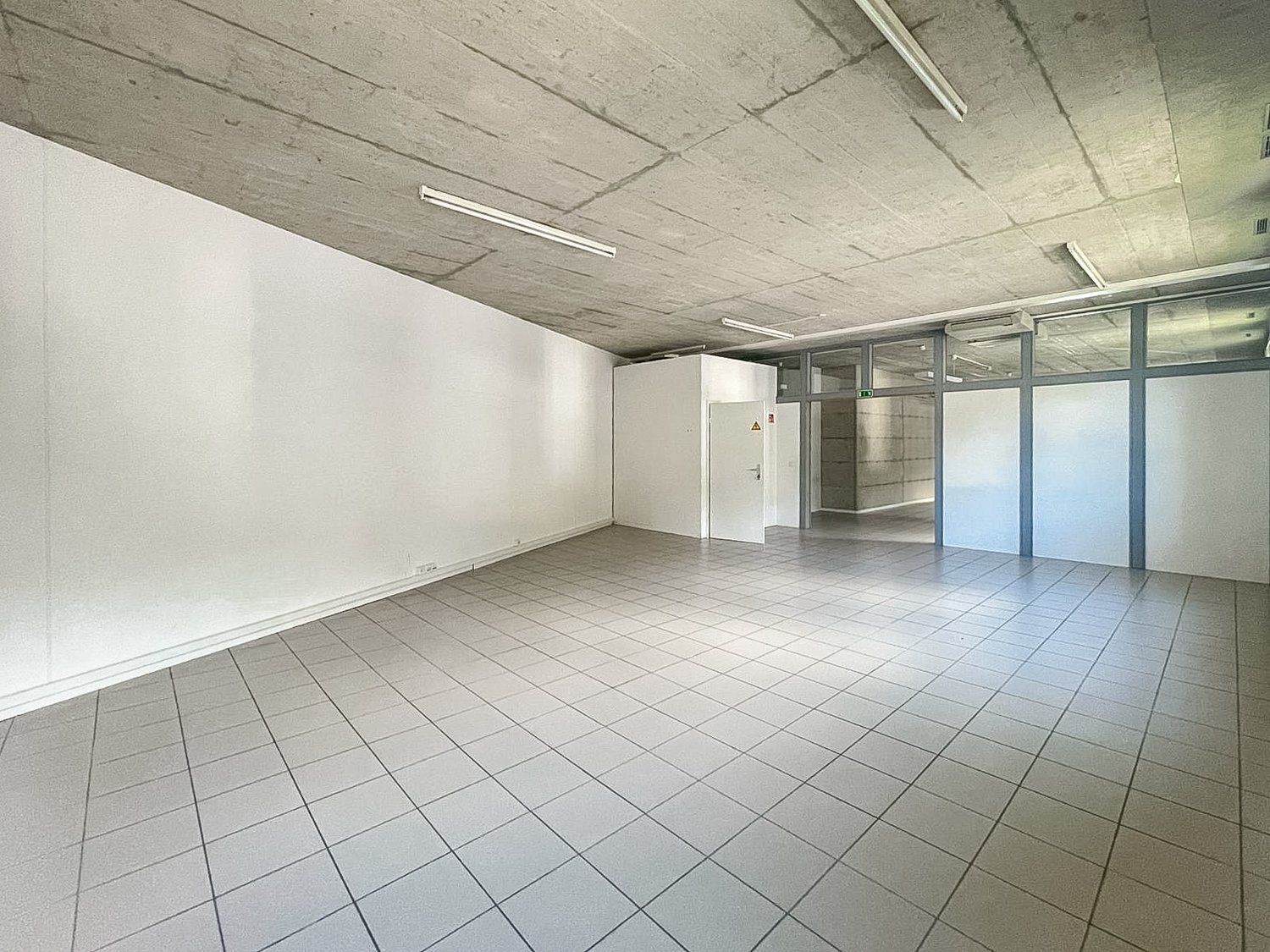 245m² office