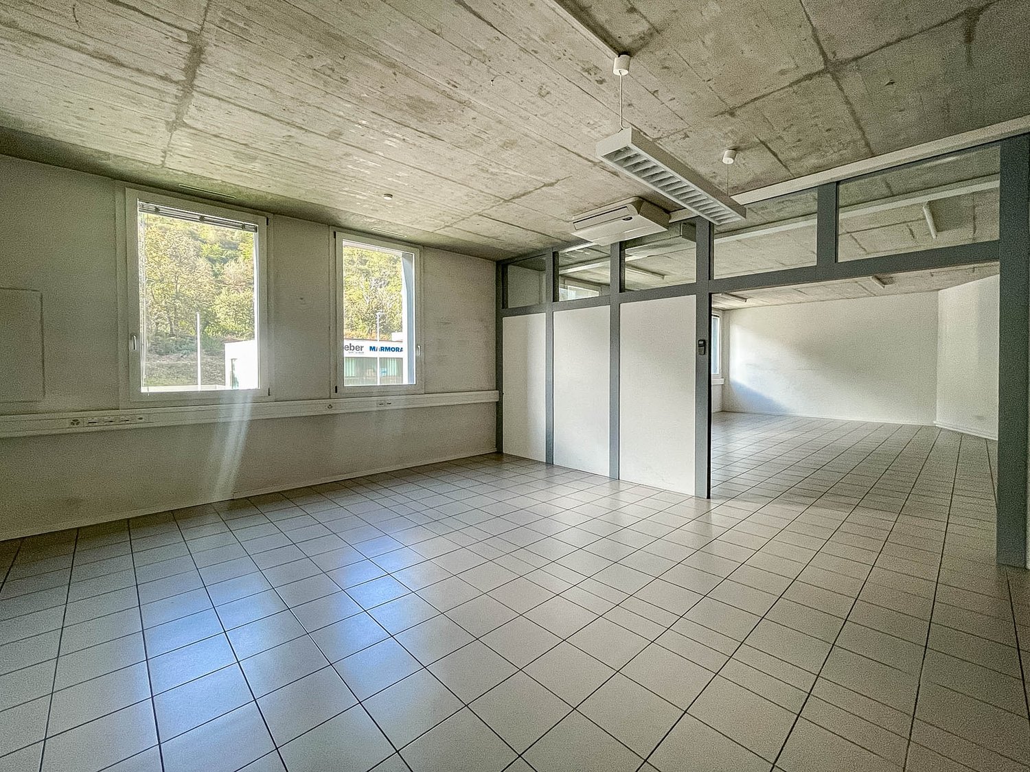 245m² office