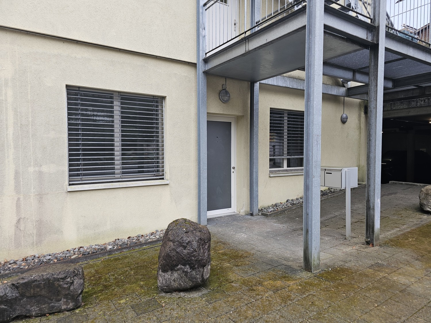 60m² office