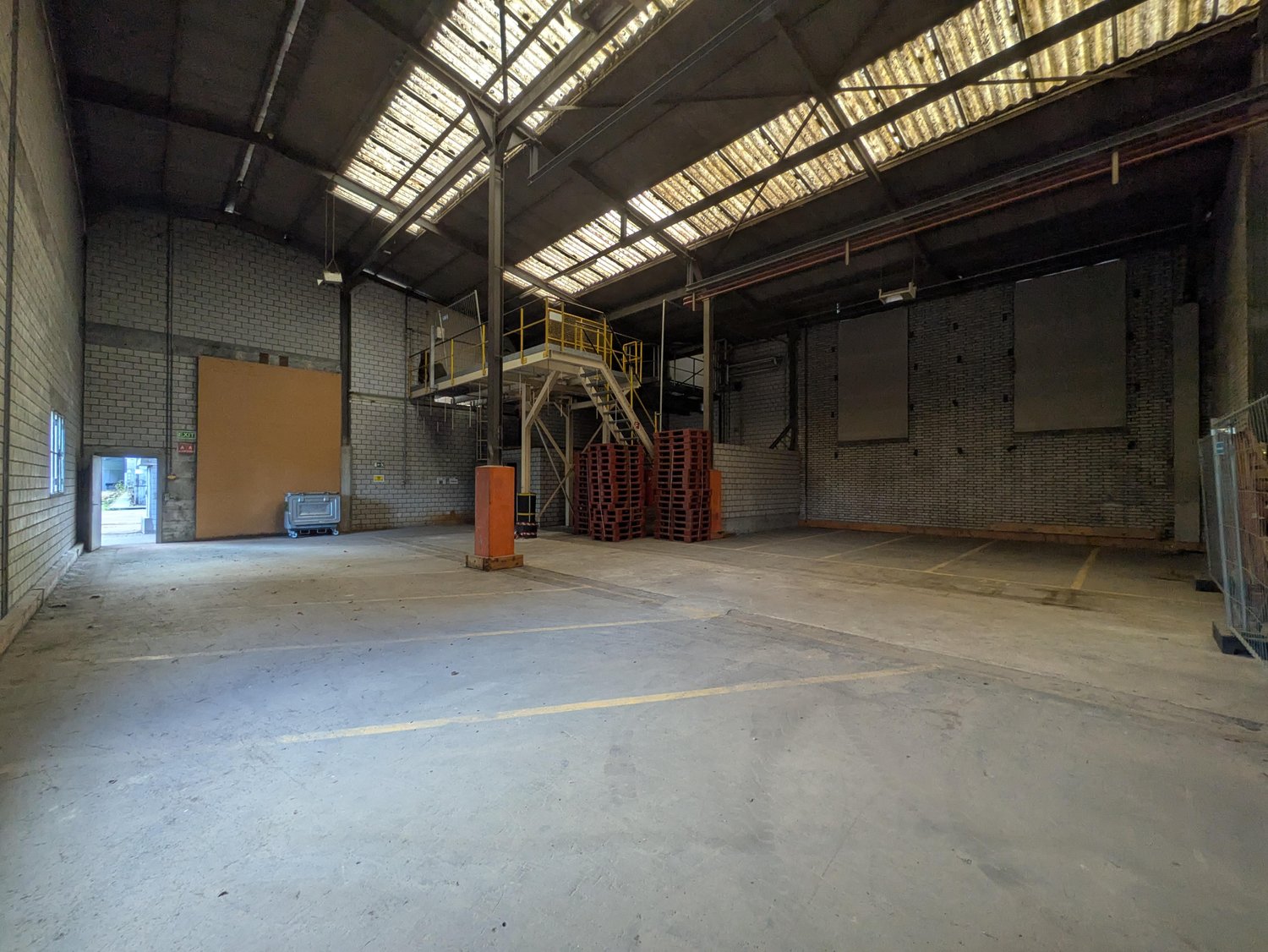 300m² storage room, Foto 1 von 5