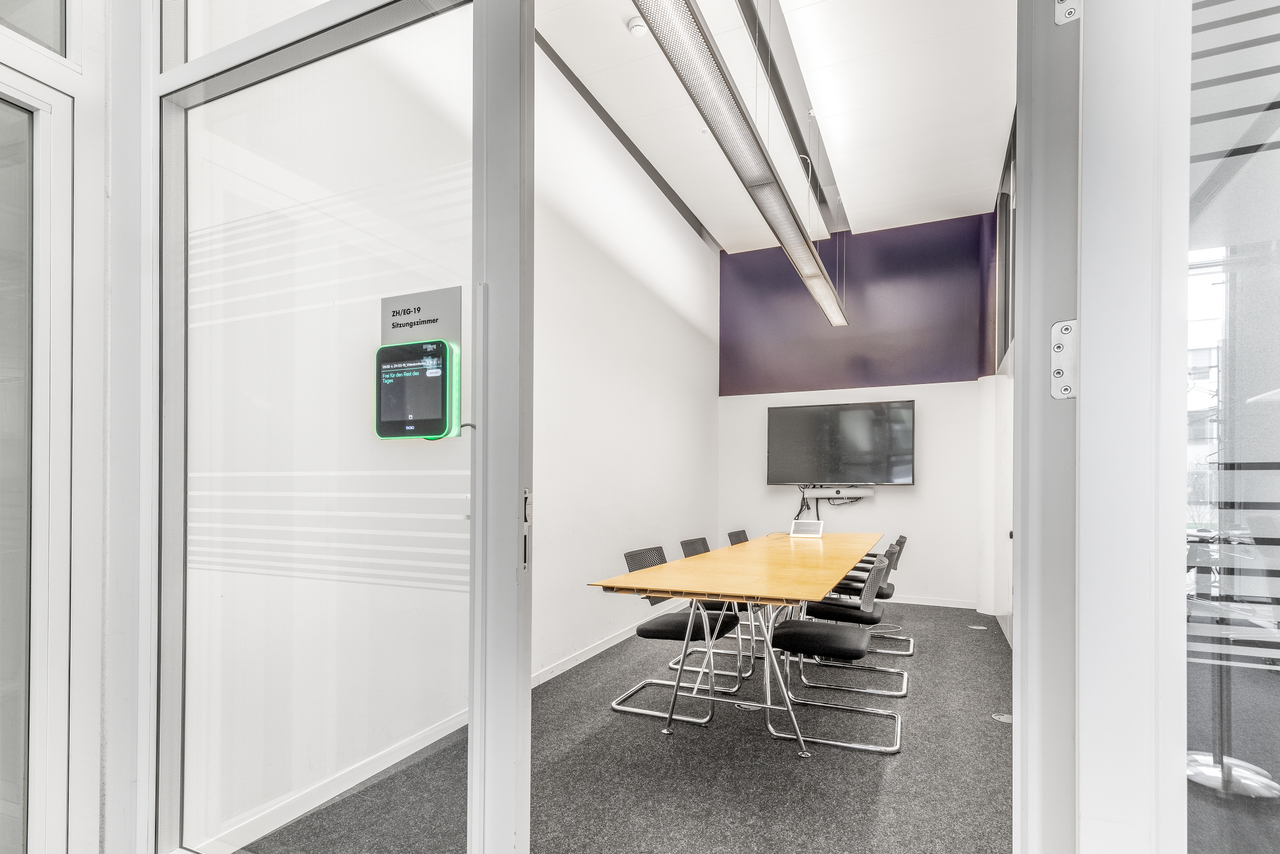 1470m² office