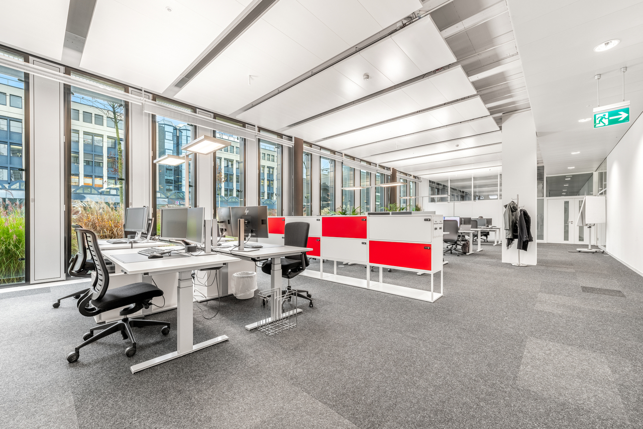 1470m² office
