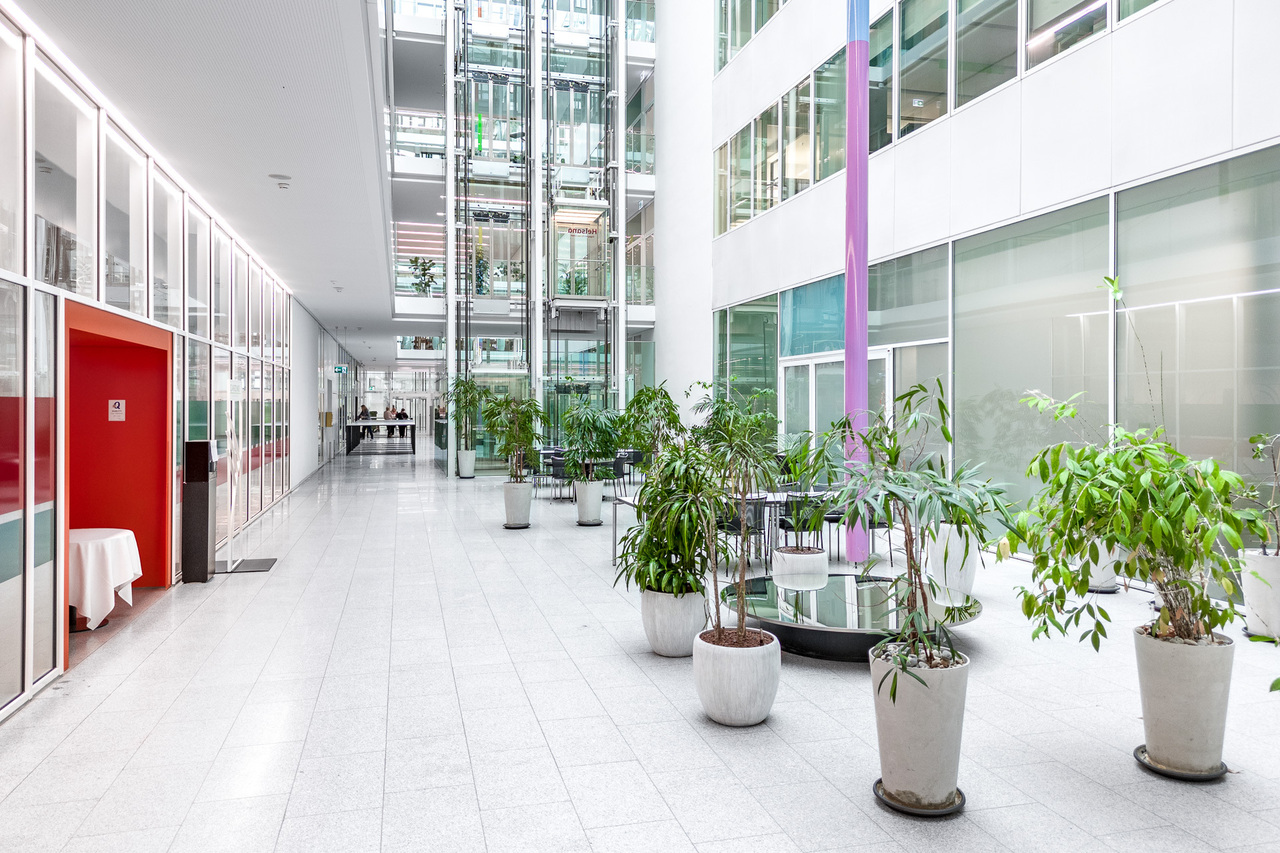 1470m² office