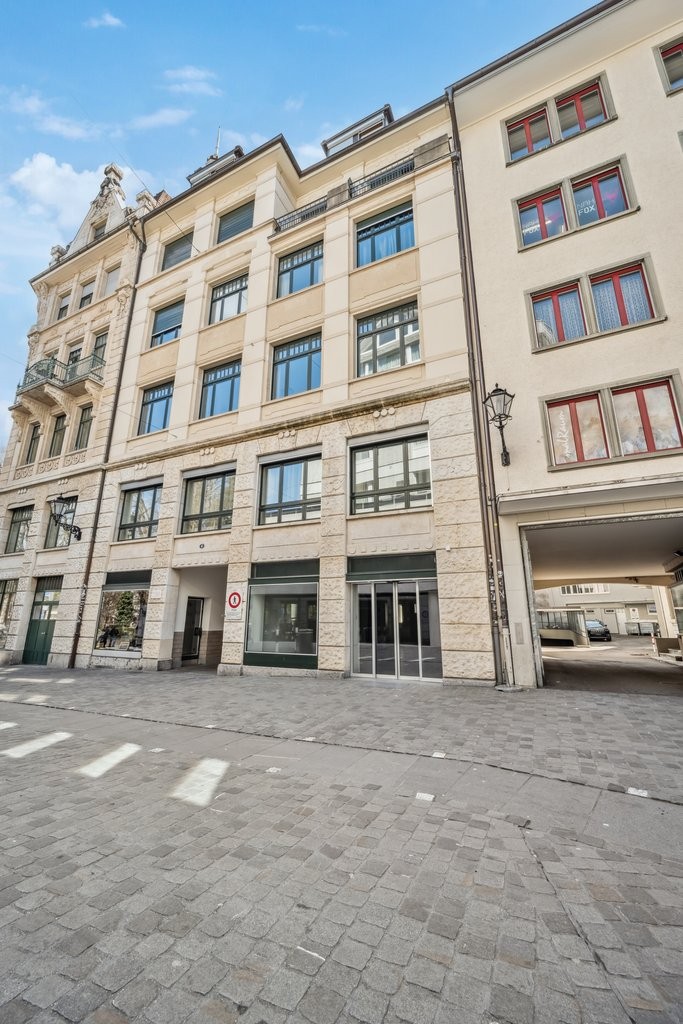 65m² shop