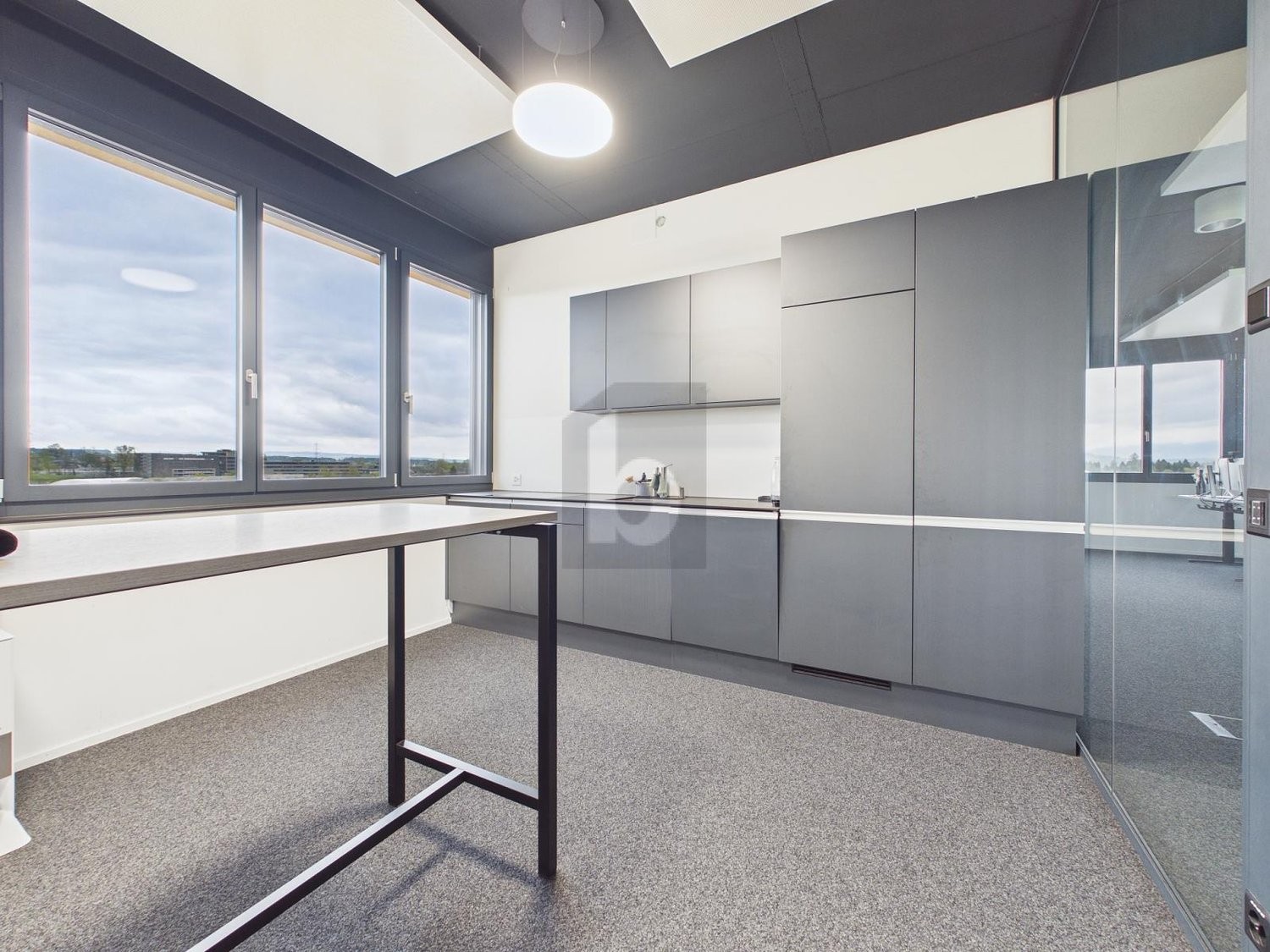 243m² bureau, photo 3 sur 4