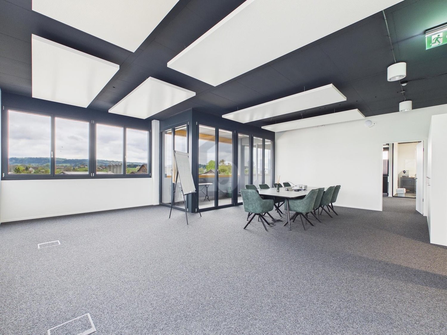 243m² bureau, photo 4 sur 4