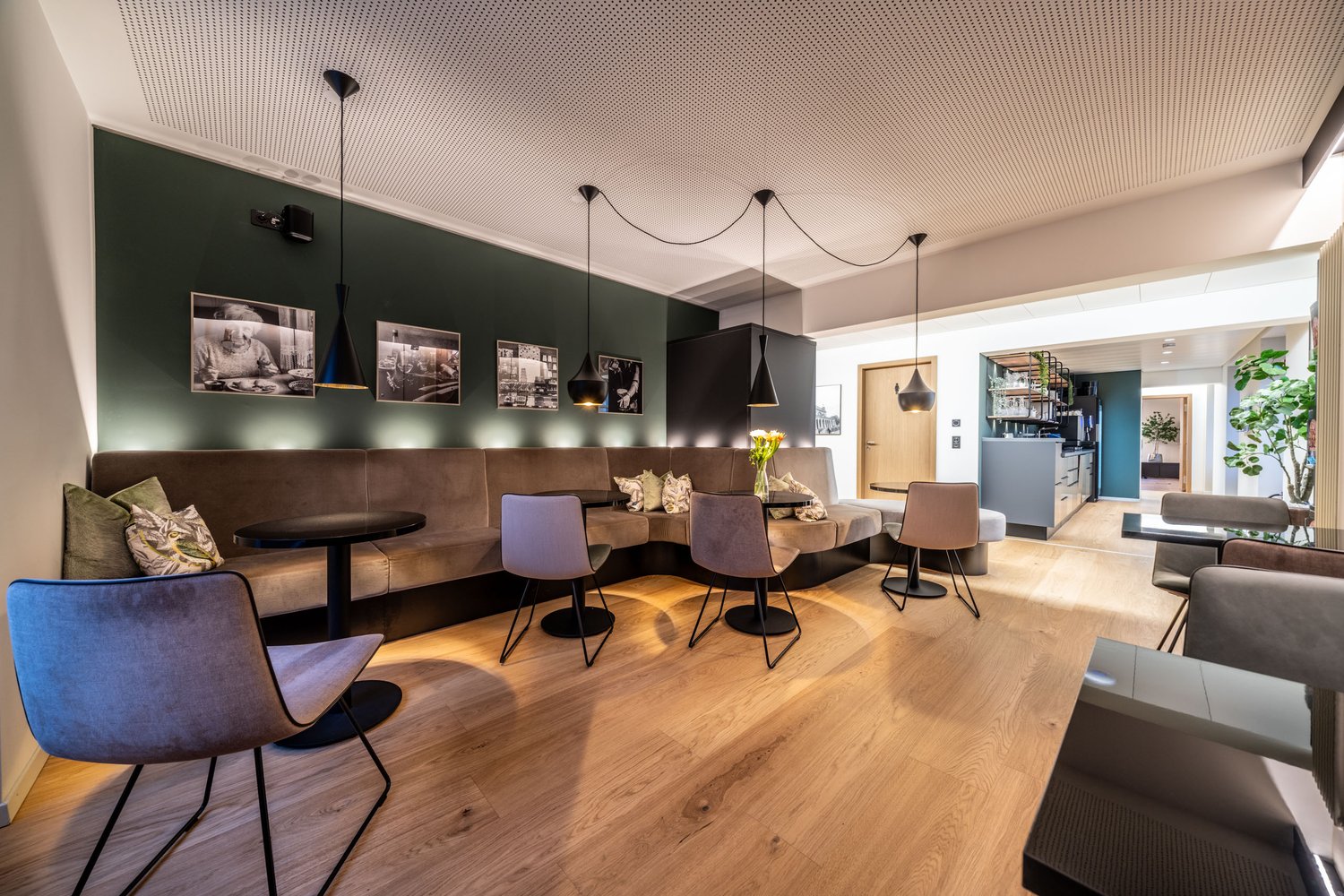 250m² office