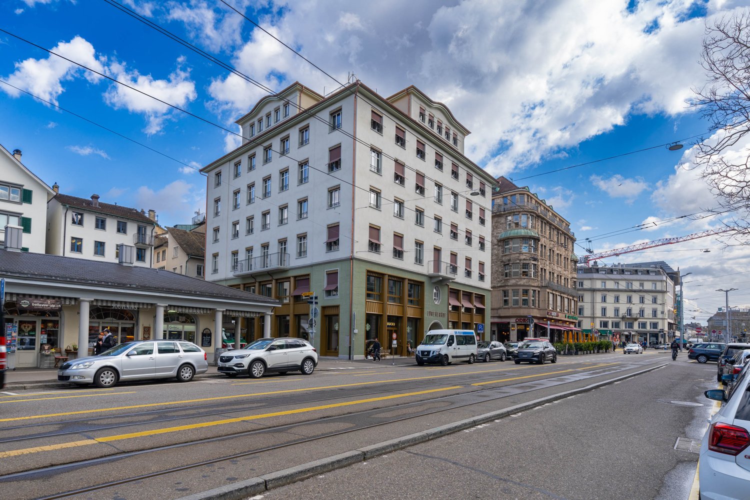 250m² office