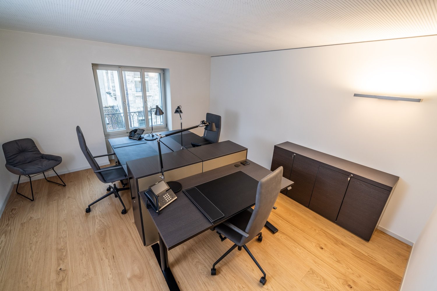250m² office