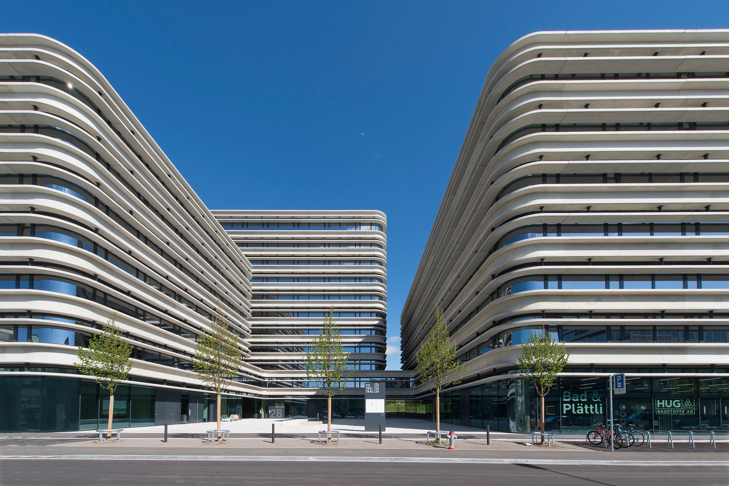 2200m² office