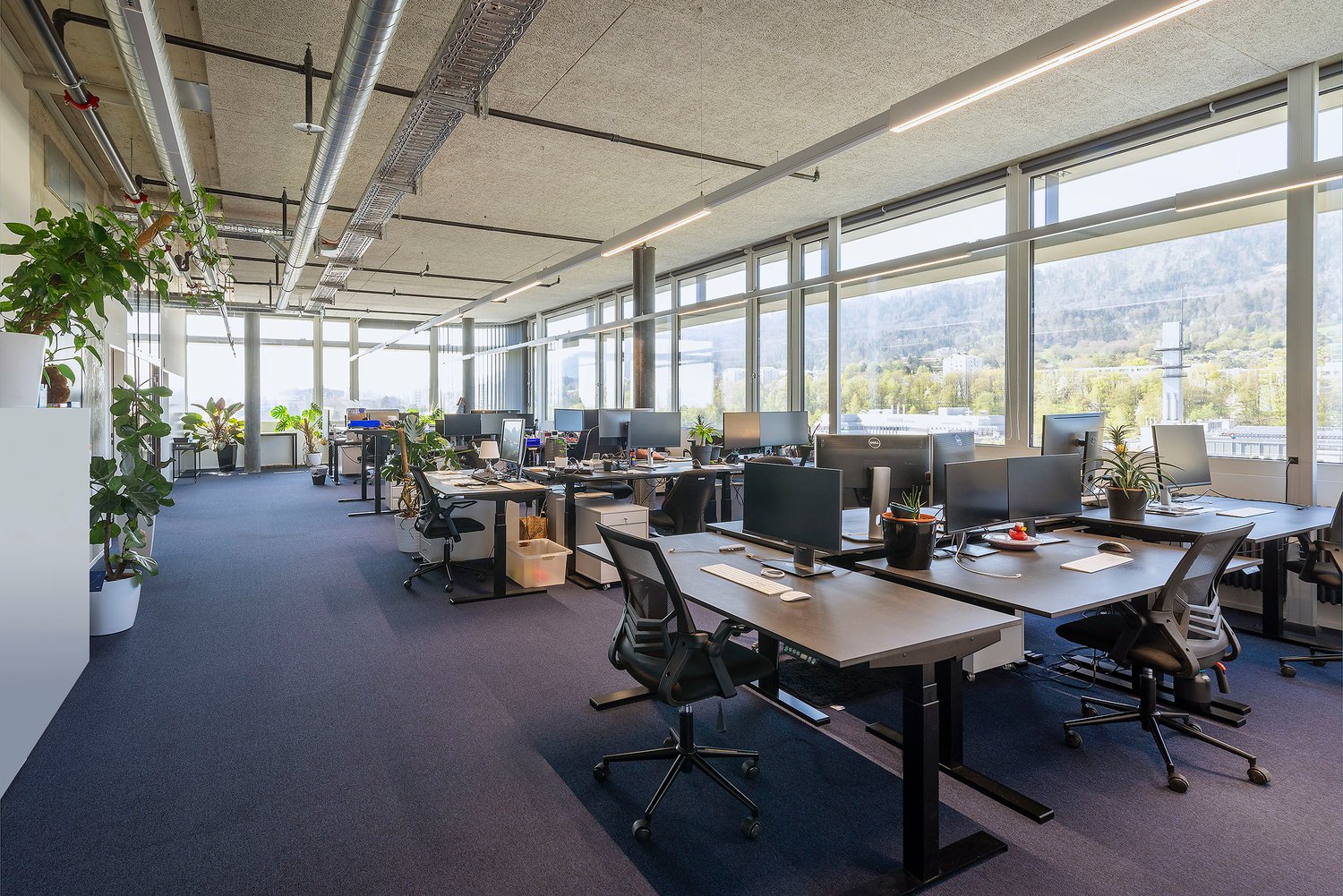 2200m² office