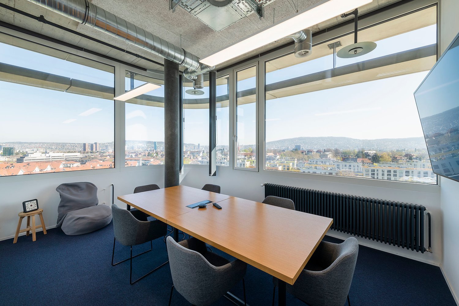 2200m² office
